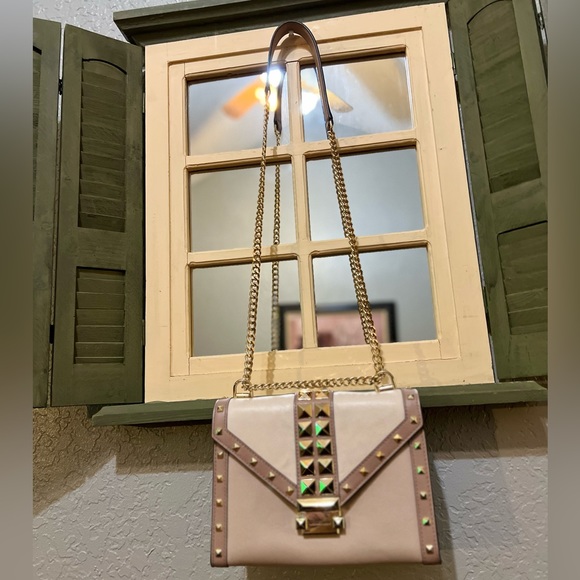 Michael Kors EUC Whitney Studded Colorblock Leather Convertible
Shoulder… - Picture 9 of 17